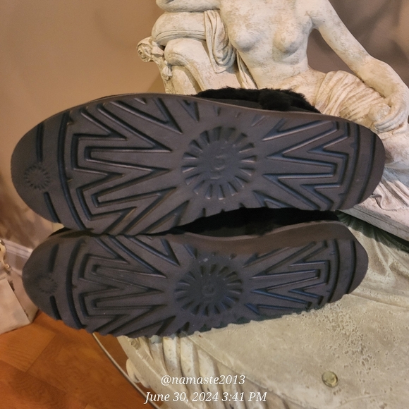 Ugg Classic Mini Spill Seam Boots in Black Suede Fur Designer Luxury #791 - Picture 6 of 17